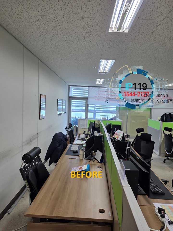 광흥창 사무실 자리마다 키폰과 랜선 설치 작업